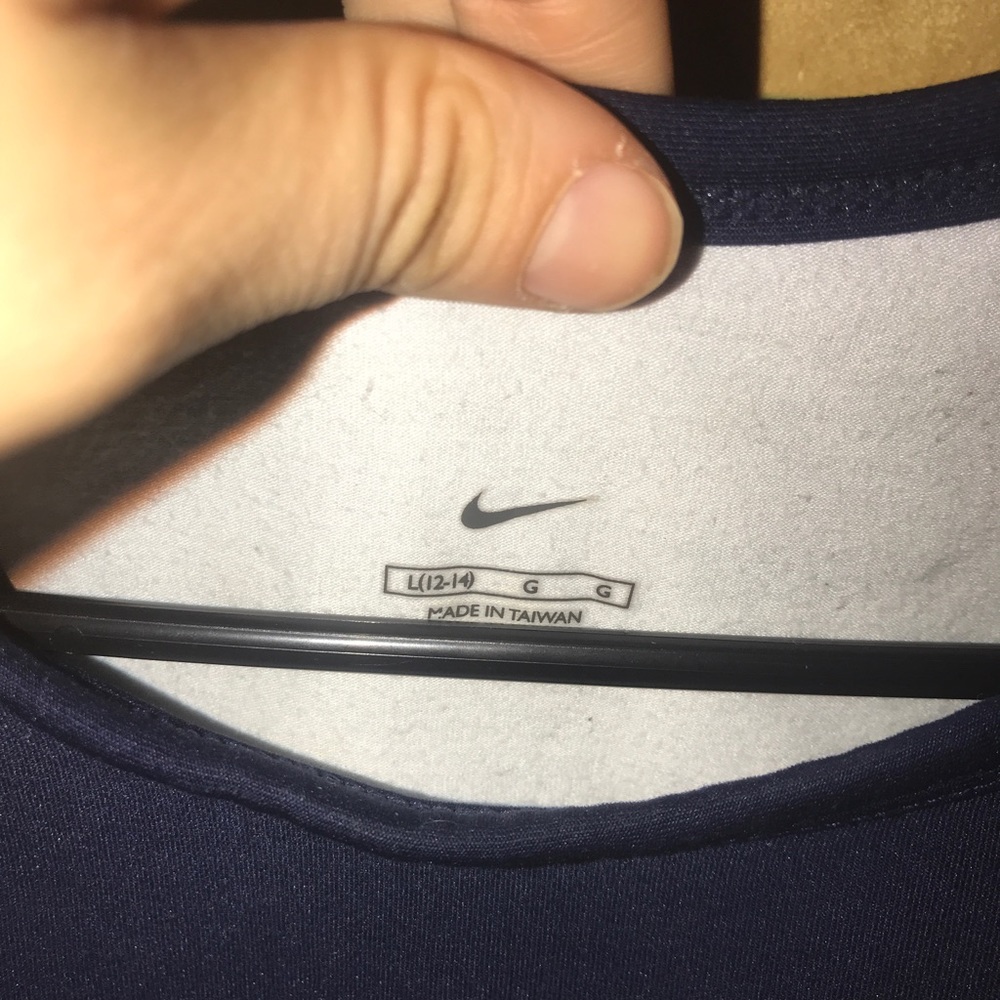 Super cute cropped nike tank. - Picture 4 of 4